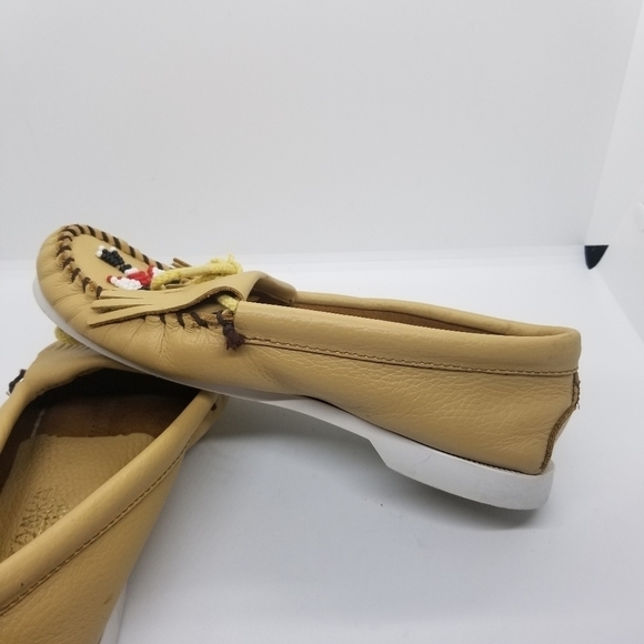 Minnetonka tan leather Thunderbird Boat Moc in Natural size 7 - Picture 7 of 9